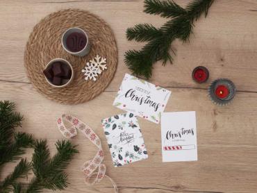 Weihnachtskarten mit Kerzen und Tannenzweigen