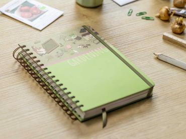 Jolie Spiral-Notizbuch „Garden Love“ in grün mit verspieltem Gartenmotiv