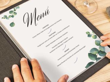 SIGEL Motiv-Papier mit Eukalyptus-Design präsentiert Menü in Speisekarten-Mappe