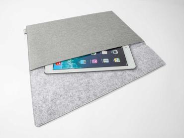 Die Laptop-Hülle in zwei Größen schützt Tablets und Rechner zusätzlich