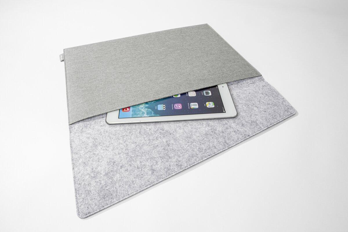 BA502-Anwendung4-Sigel-Laptop-HuelleM-hellgrau.jpg