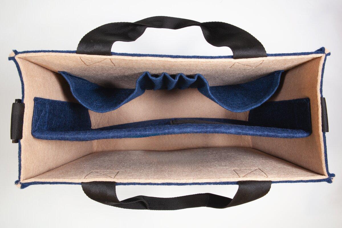 Tasche von oben mit Fächern und Griffen