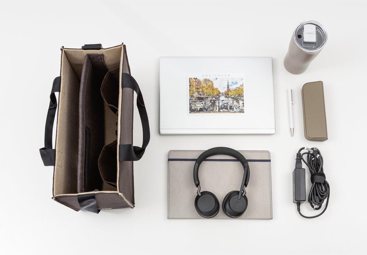Laptop, Kopfhörer, Tasche, Trinkflasche, Stift, Kabel