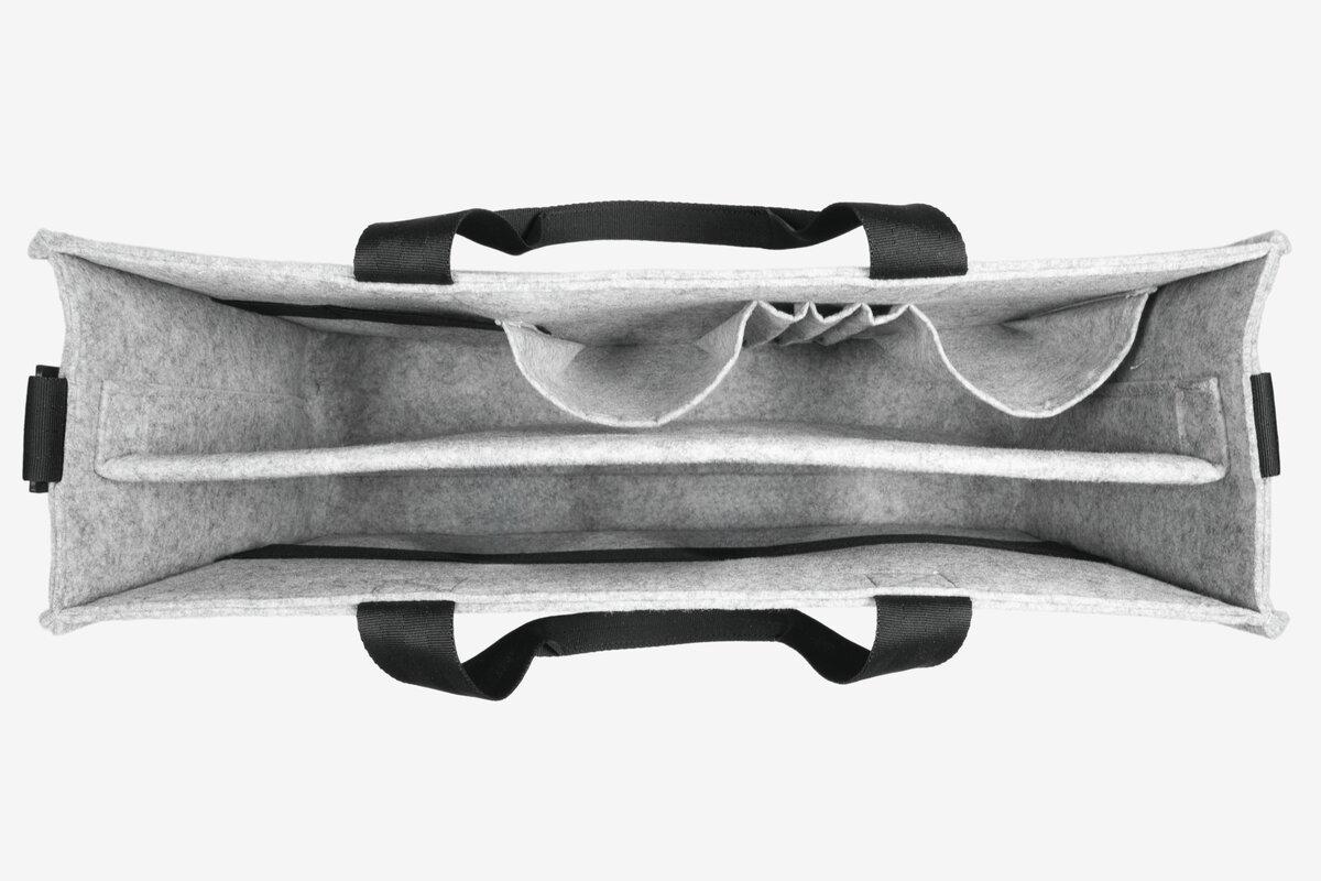 Graue Filztasche von oben, mit mehreren Fächern und schwarzen Henkeln