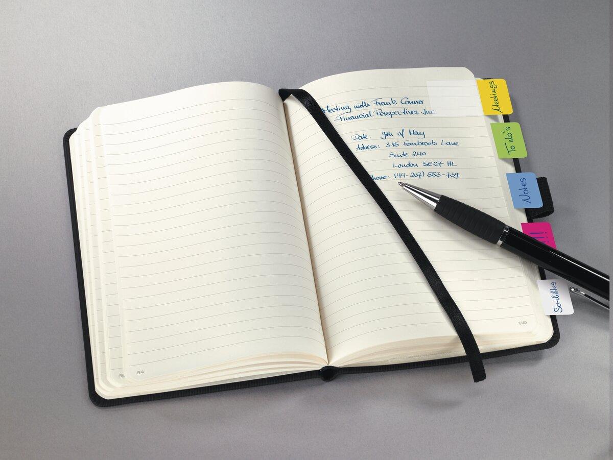 Notizbuch mit Taben und Stift