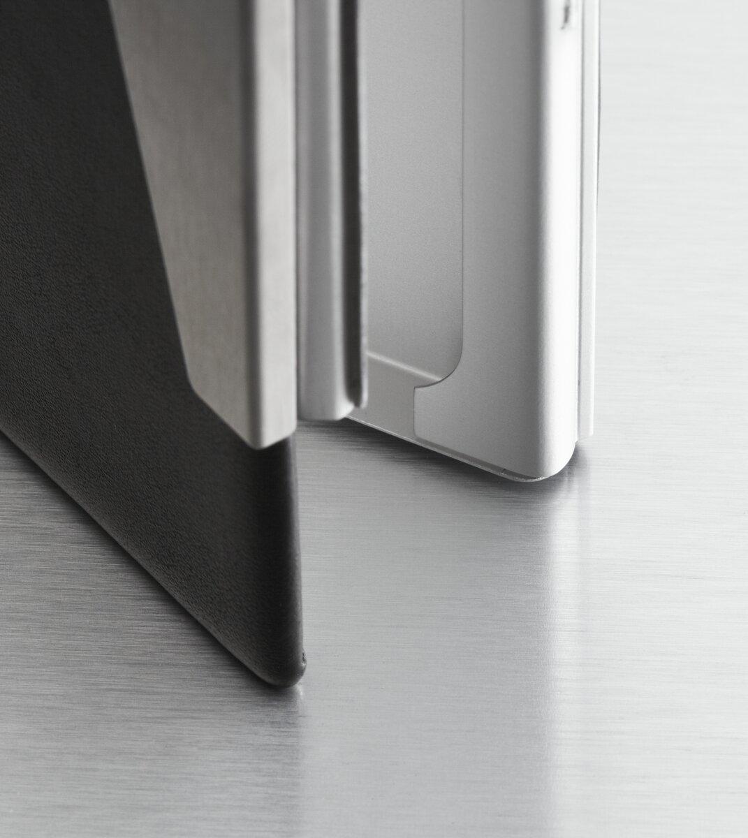 Black and silver metal corner on glossy finish