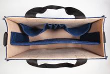 Tasche von oben mit Fächern und Griffen