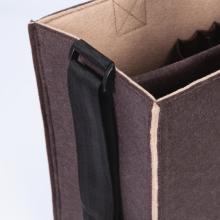 Filztasche in Beige und Braun mit schwarzem Gurtband