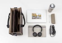 Laptop, Kopfhörer, Tasche, Trinkflasche, Stift, Kabel