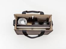 Laptop-Tasche mit Fächern, beinhaltet Laptop und Kameraausrüstung