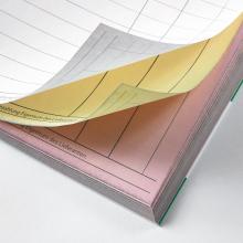 Papierblock mit vorgedruckten Formularen in verschiedenen Farben: grau, gelb, rosa