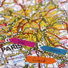 Landkarte von Paris mit bunten Markierungen