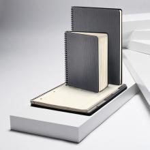 Drei schwarze Spiralblöcke, eins liegend