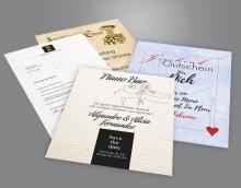 Vier unterschiedliche Papierdokumente: Antikmöbel, Geschäftsbrief, Pianobar-Event und Geschenkgutschein