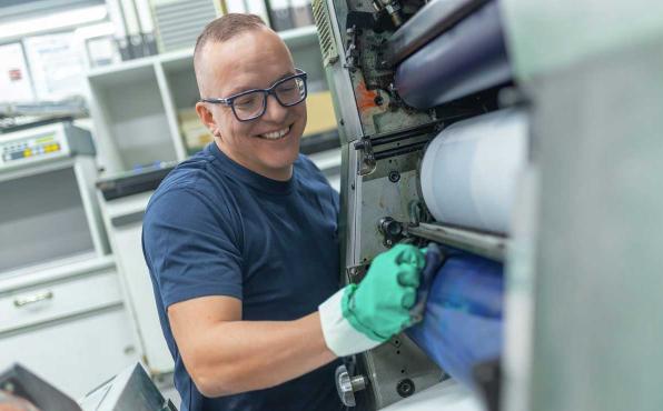 Drucker bei SIGEL Printworks verteilt Druckfarbe