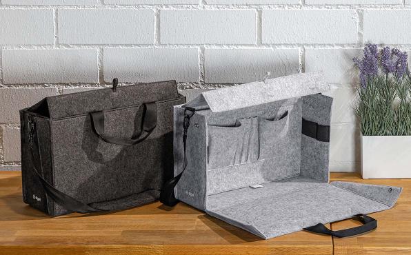 Eine dunkelgraue und eine hellgraue Workspage Desk Sharing Bag von SIGEL.