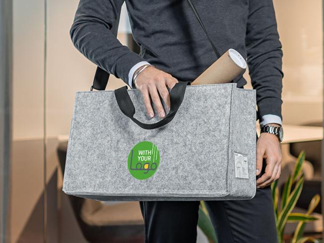 Die hellgraue SIGEL Desk Sharing Bag bedruckt mit einem Firmenlogo