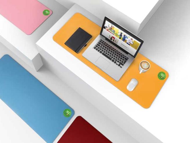 Einrollbare Schreibunterlagen in Leder-Optik mit Logo